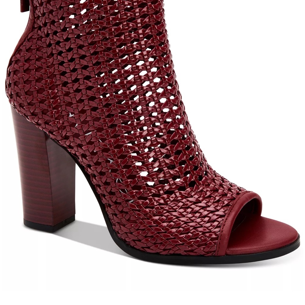 CALVIN KLEIN
Celise Shooties, Size 8.5